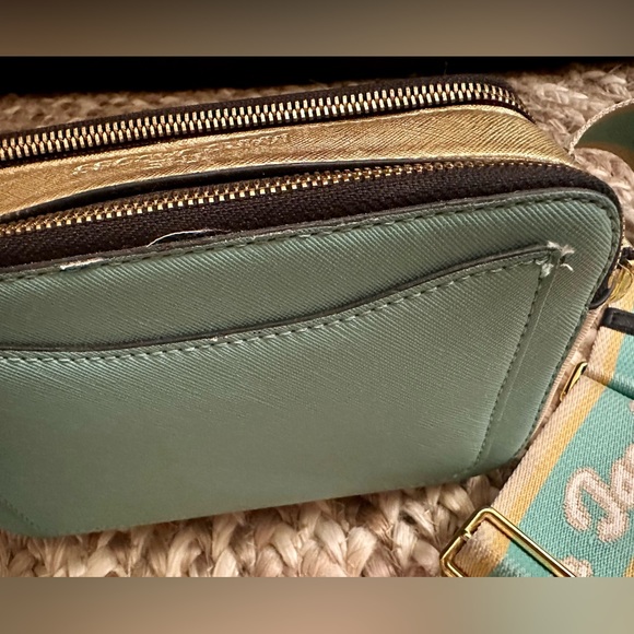 Marc Jacobs cross body - gently used, but basically new looking - Picture 6 of 10